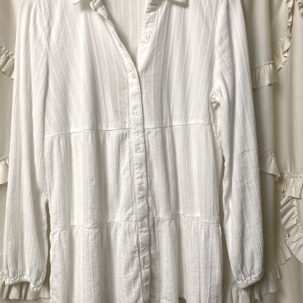 Womens white ruffled blouse M 100% textured cotton